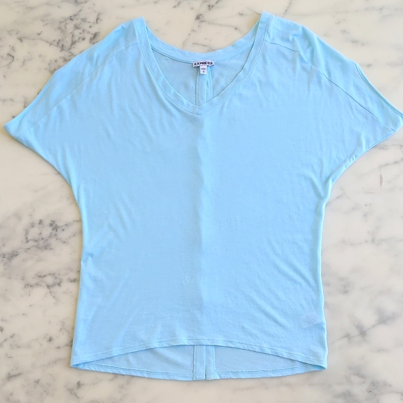 NWOT Express Cotton Modal Short Sleeve Loose Fit V-Neck Top w/back decor buttons - Picture 3 of 4